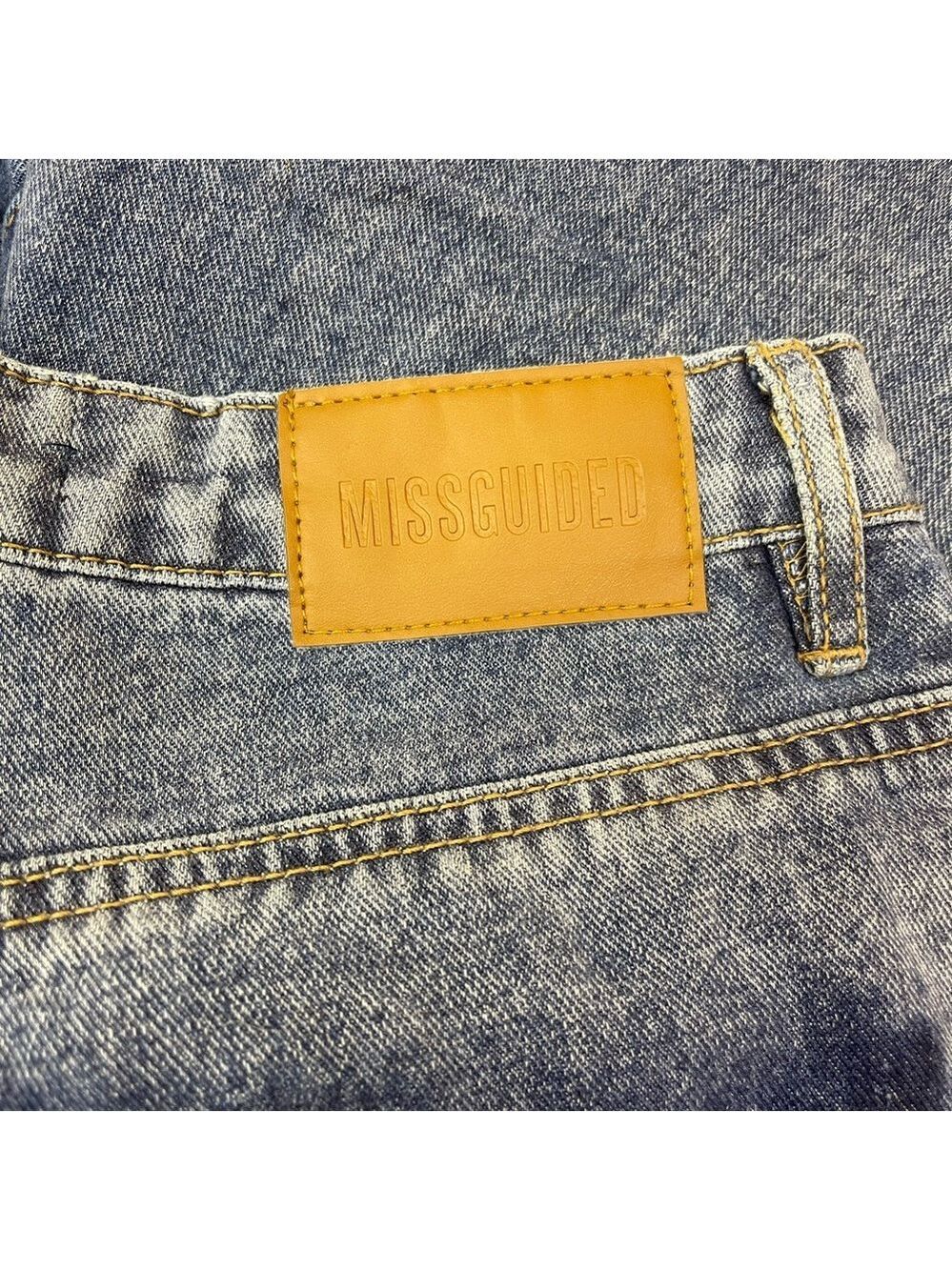 Missguided Riot High Rise Mom Jeans - Picture 3 of 4
